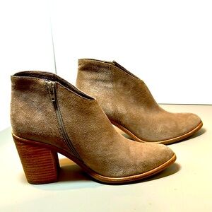 8.5 Suede Booties Jeffrey Campbell Kamet-2 Taupe